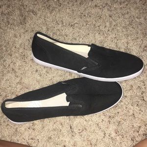 Vans slip on black shoes